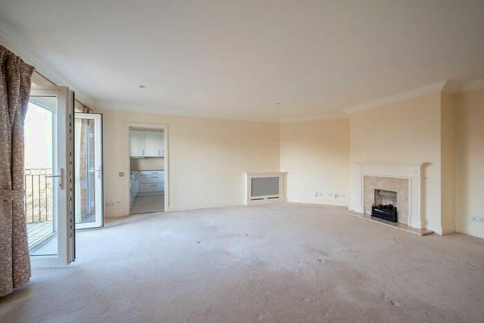 2 Bedroom Flat To Rent In Lansdowne Road, West Wimbledon, London SW20