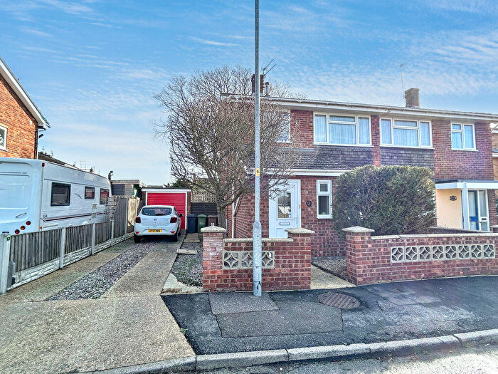 3 Bedroom End Of Terrace House For Sale In Amhurst Gardens, Belton, NR31