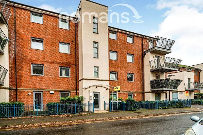 2 Bedroom Flat For Sale In West End Road, High Wycombe, Buckinghamshire, HP11
