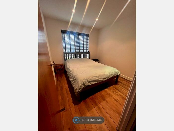 2 Bedroom Flat To Rent In Calypso Crescent, London, SE15