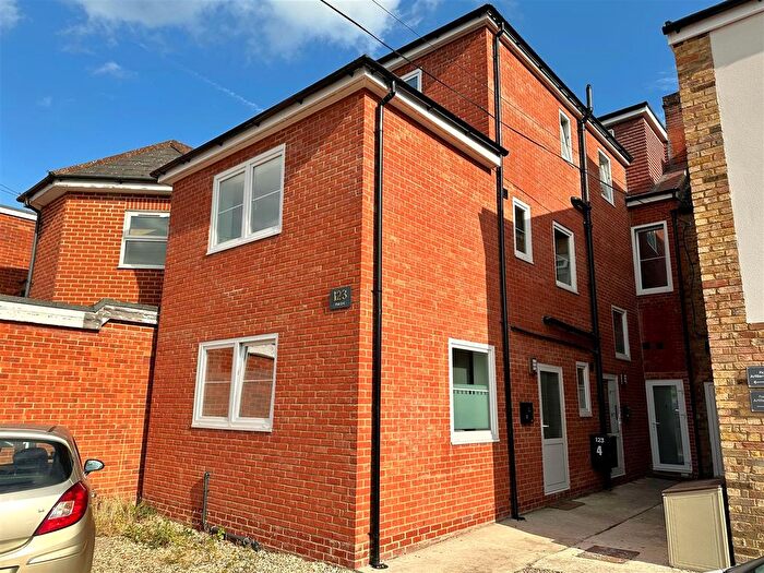 2 Bedroom Maisonette To Rent In Lynchford Road, Farnborough, GU14