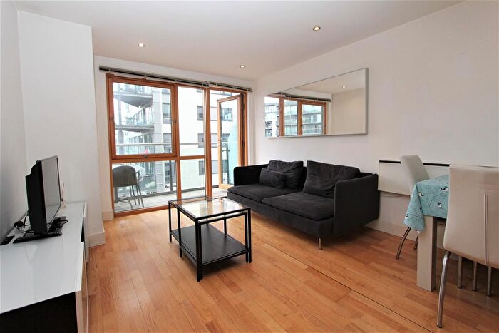 2 Bedroom Flat To Rent In Mcclintock House, Leeds, LS10