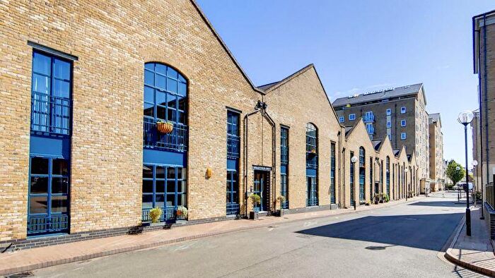 2 Bedroom Flat To Rent In Millennium Drive, Isle Of Dogs, E14