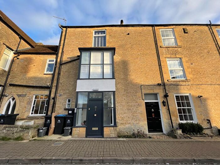 2 Bedroom Flat To Rent In Chipping Norton, Oxfordshire, OX7
