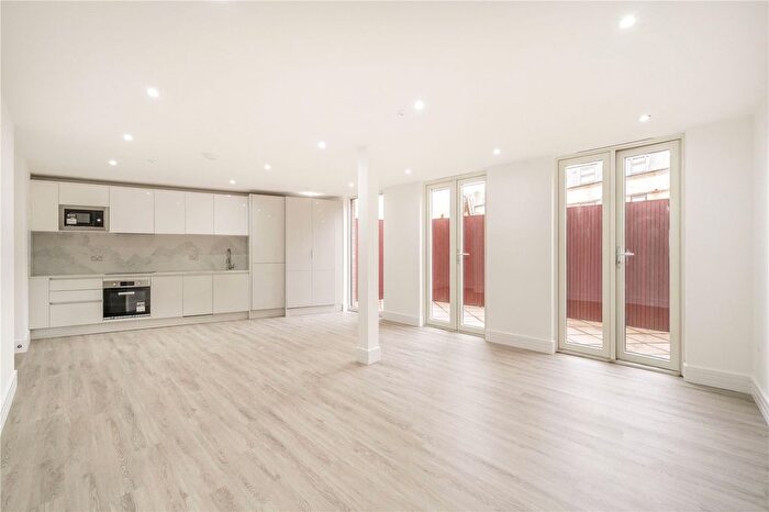 2 Bedroom Flat To Rent In Greenwich High Road, Greenwich, SE10