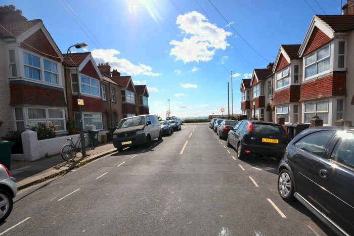 1 Bedroom Flat To Rent In St. Leonards Avenue, Hove, BN3