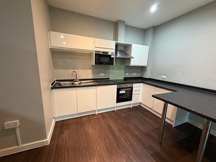 2 Bedroom Flat To Rent In Bath Road, Harlington, UB3