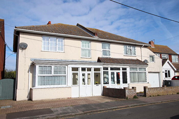 3 Bedroom Semi-Detached House For Sale In Green Lane, CO14