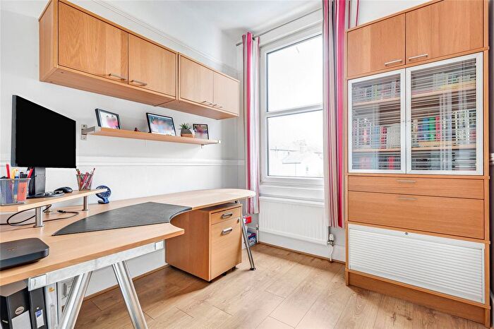 5 Bedroom Terraced House For Sale In Pendle Road, Furzedown, SW16