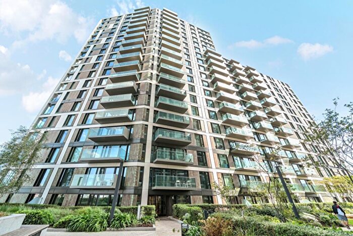 4 Bedroom Flat To Rent In Duke Of Wellington Avenue London, SE18