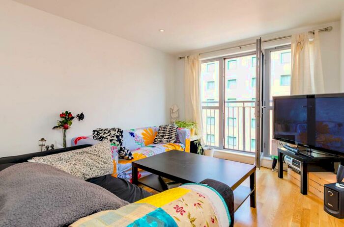 2 Bedroom Flat To Rent In Church Street East, Woking, GU21