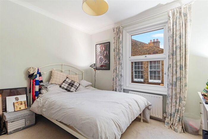 2 Bedroom Flat To Rent In Dumbarton Road, London, SW2