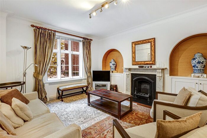 2 Bedroom Flat To Rent In Chesterfield House, Chesterfield Gardens, W1J