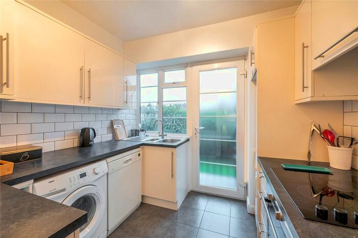 3 Bedroom Flat To Rent In Sheen Court, Richmond, Surrey, TW10