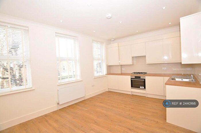 1 Bedroom Flat To Rent In High Road, London, N2