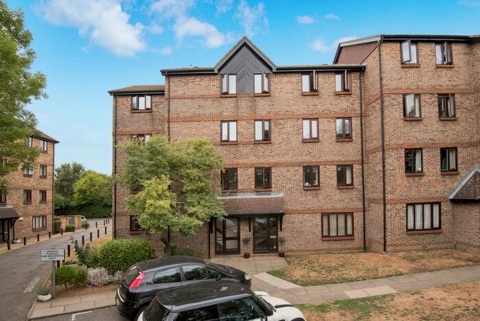 2 Bedroom Flat To Rent In Chalkstone Close, Welling, DA16