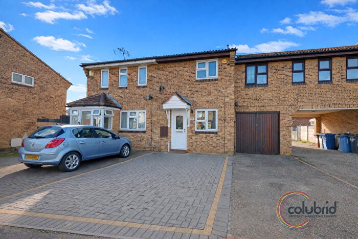 2 Bedroom Terraced House For Sale In Shaw Crescent, Tilbury, RM18