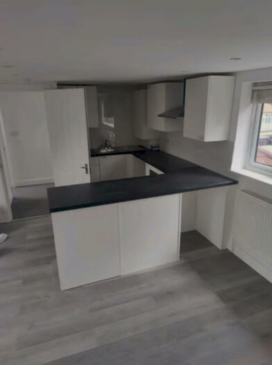 4 Bedroom Flat To Rent In Central Avenue, : Bed Rec Bath, N9