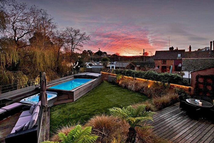 4 Bedroom Property For Sale In The Strand, Lympstone, EX8