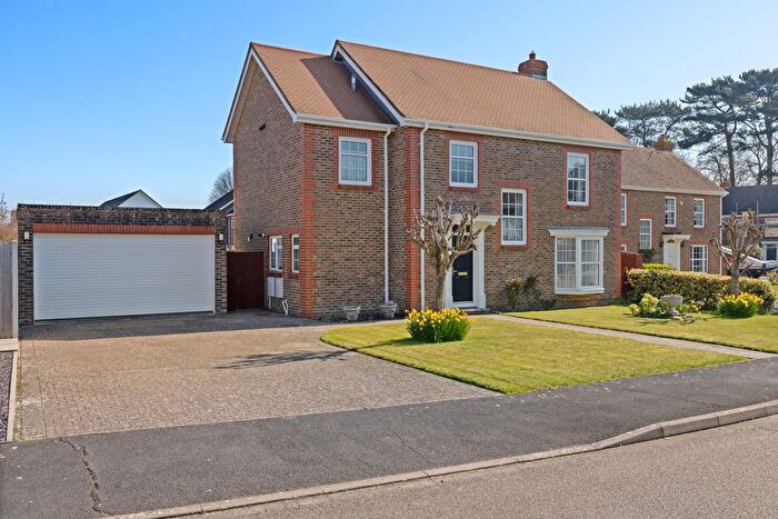 4 Bedroom Detached House For Sale In Aldbourne Drive, Grange Park, Aldwick, Bognor Regis, West Sussex, PO21