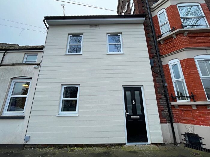 6 Bedroom Terraced House For Sale In High Street South, Dunstable, Bedfordshire, LU6