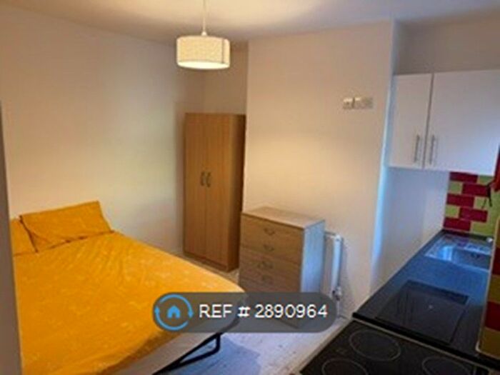 Studio To Rent In Eade Road, London, N4