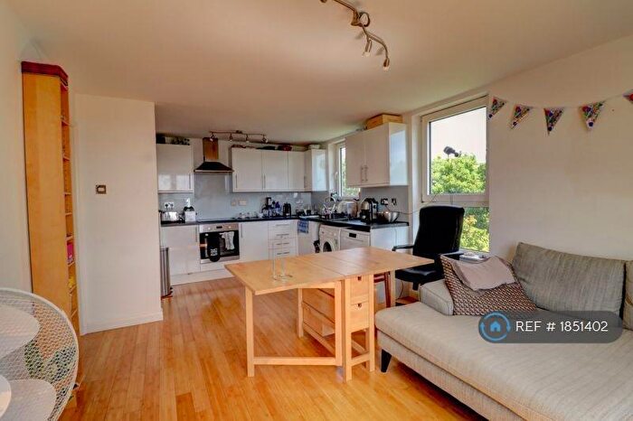 2 Bedroom Flat To Rent In Pierrepoint, London, SE25