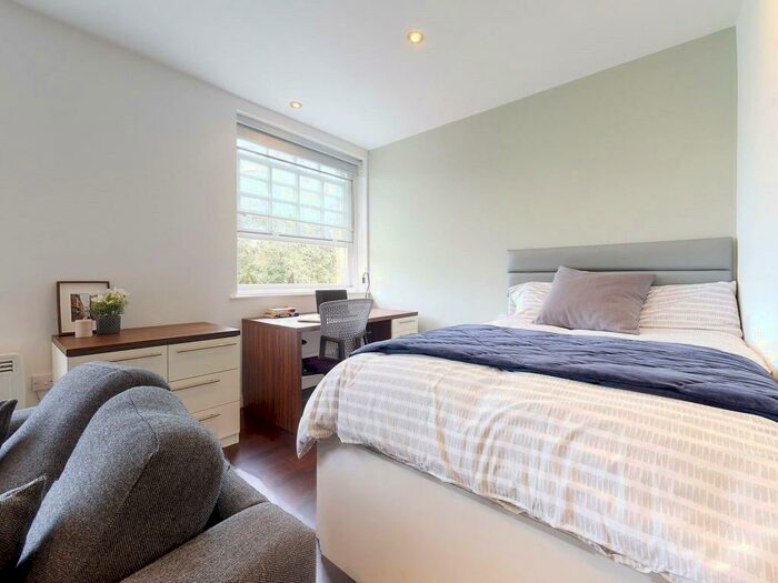 Studio To Rent In Park Square South, Leeds, West Yorkshire, LS1