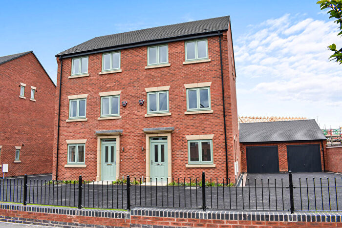 4 Bedroom House To Rent In The Avenue, Corby, NN17