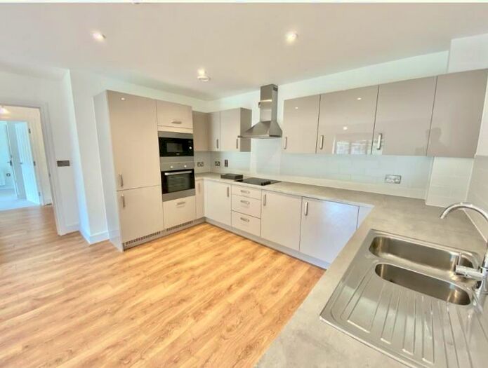 2 Bedroom Apartment To Rent In Dorrell Apartments, GU11