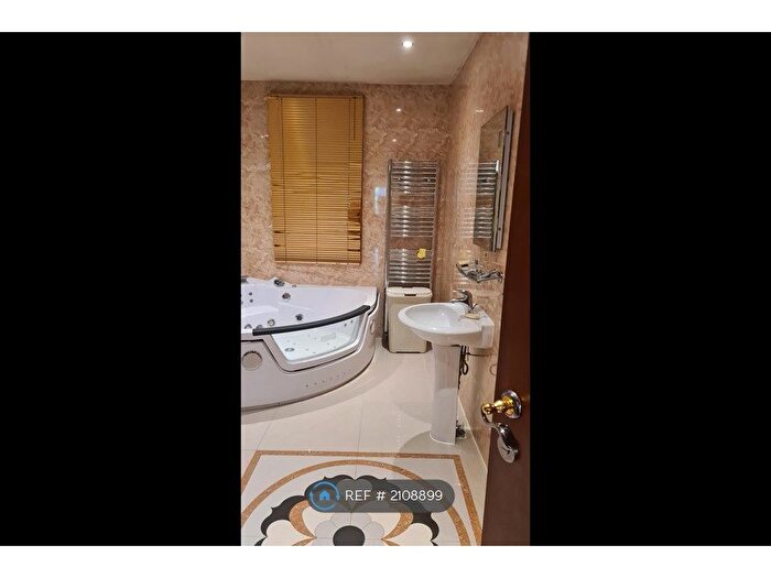 2 Bedroom Flat To Rent In Liverpool, Liverpool, L17