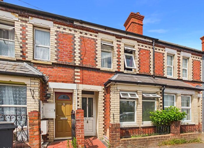 3 Bedroom Terraced House For Sale In Pitcroft Avenue, Reading, RG6