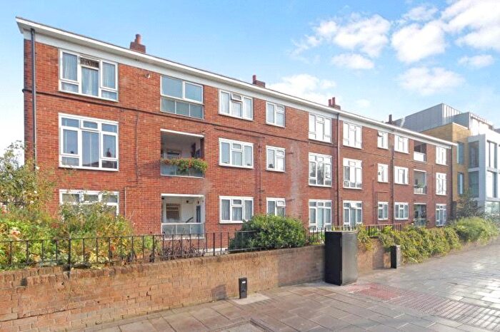 2 Bedroom Flat To Rent In Charcroft Court, Minford Gardens, Brook Green, London, W14