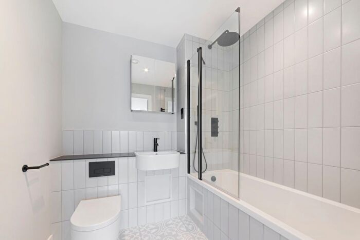 2 Bedroom Flat To Rent In Dollis Hill Avenue, Glynne House, The Gladstone, London, NW2