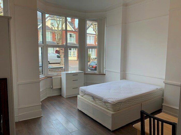 Studio To Rent In Princes Avenue, London, N10