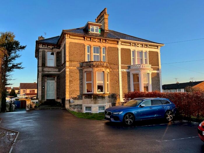 2 Bedroom Flat To Rent In Hill Street, Kingswood, Bristol, BS15