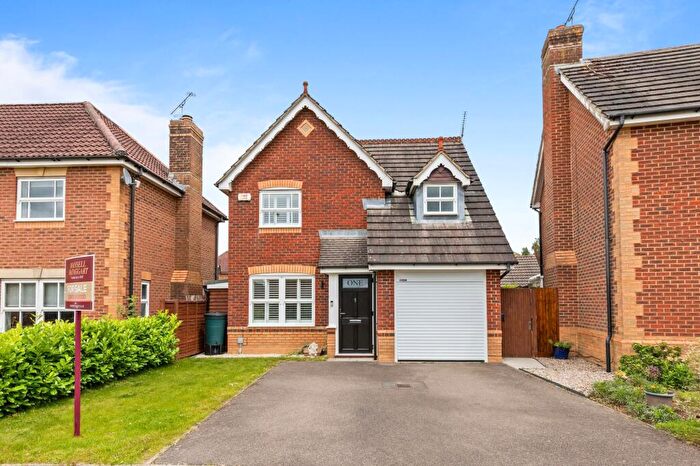 3 Bedroom Detached House For Sale In Parry Close, Horsham, RH13