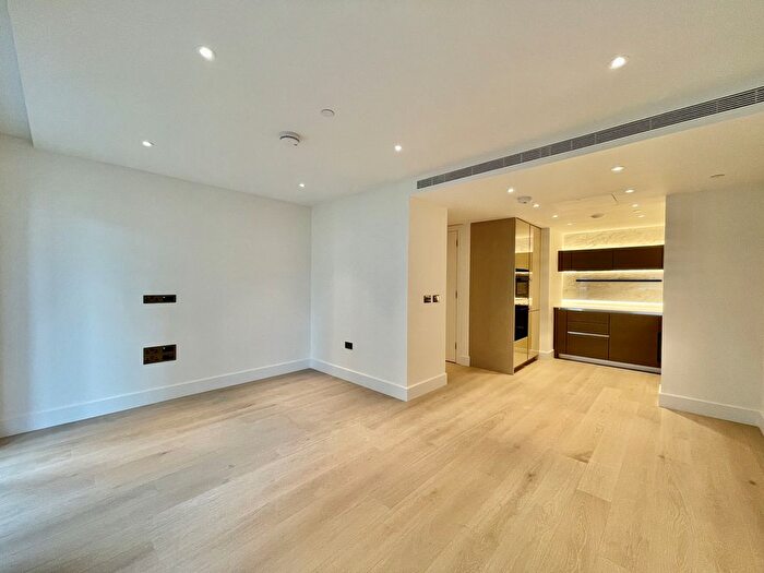 2 Bedroom Flat To Rent In Parkside Apartments, London, W12