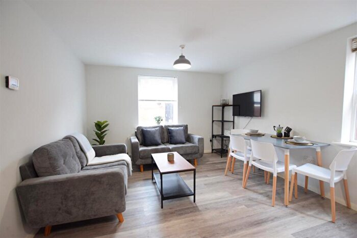 3 Bedroom Apartment To Rent In Depot Street - Student Apartment - /, LN1