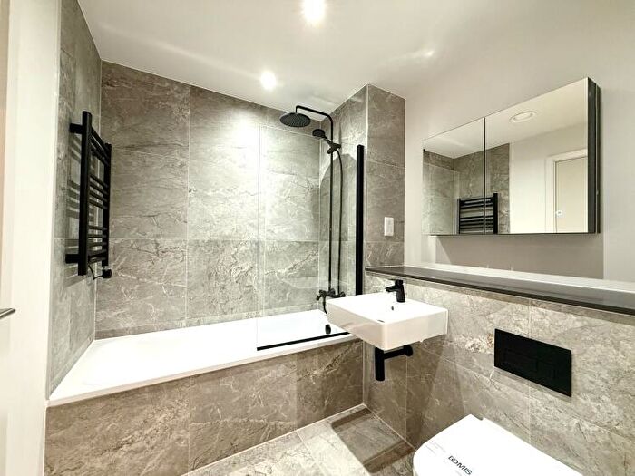 2 Bedroom Apartment To Rent In Waterhouse Gardens Dutton Street, M3