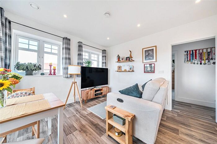 1 Bedroom Flat For Sale In Gilbert Close, Padworth, Reading, RG7