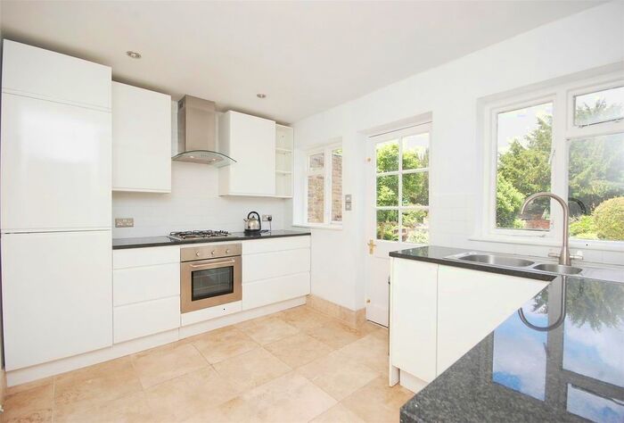 1 Bedroom Flat To Rent In High Street, Teddington, TW11