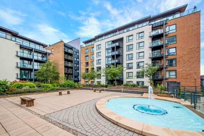 2 Bedroom Flat To Rent In Boardwalk Place, Blackwall Basin, Canary Wharf, South Quay, London, E14