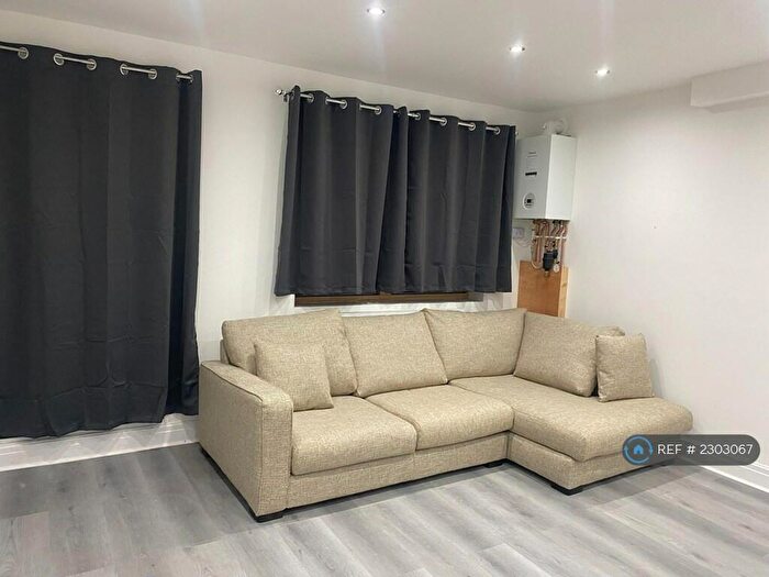 1 Bedroom Flat To Rent In Varn House, Barking, IG11