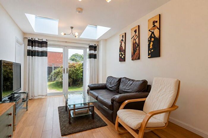 5 Bedroom Property To Rent In Aldershot Road, Guildford, GU2