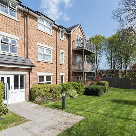 2 Bedroom Apartment To Rent In Enfield, Greater London, EN2