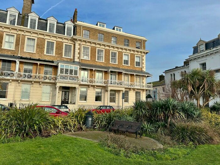 1 Bedroom Flat To Rent In Heene Terrace, Worthing, West Sussex, BN11