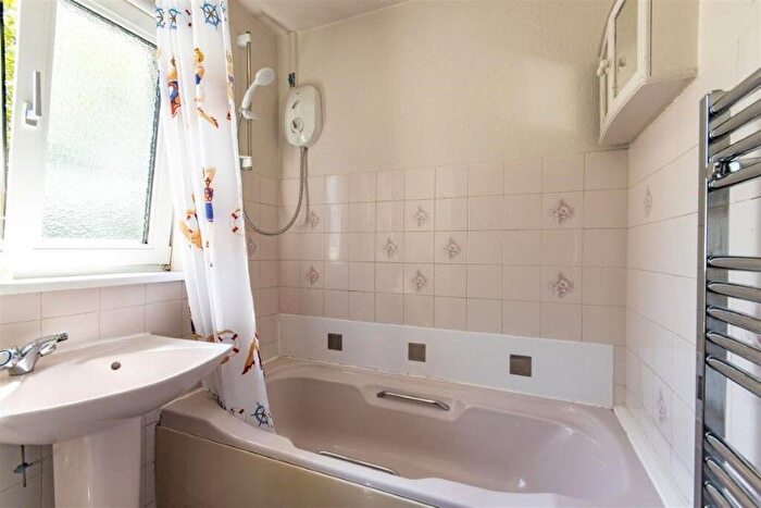 Detached House For Sale In Park Lane, Chesterfield, Derbyshire, S41