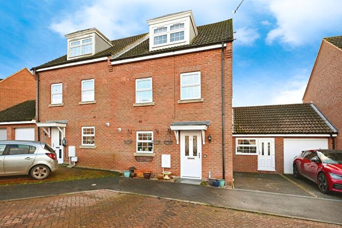 3 Bedroom Town House For Sale In Featherby Drive, Watlington, King's Lynn, PE33