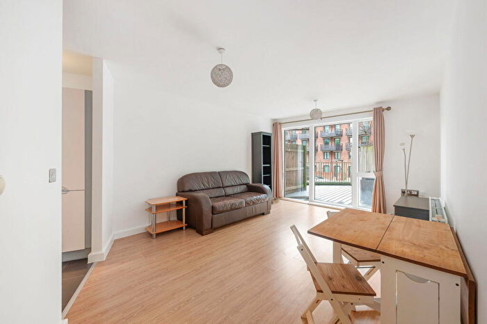 2 Bedroom Flat To Rent In Luma Apartments, Park Royal, NW10